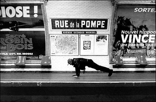 Mise en scène des stations du métro parisien !