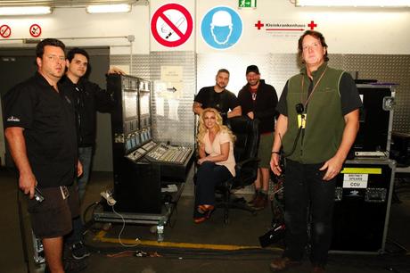 femme-fatale-tour-equipe-video-britney Un tweet de Britney et une photo pour l’équipe vidéo du Femme Fatale Tour