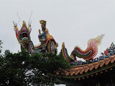 Un temple dédié à Guan Gong en construction