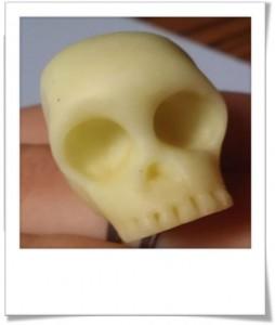 Bague tête de mort fimo