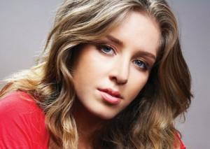 Esmée propose le remix du premier single  » City Lights »