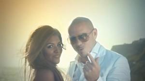 Nayer – Pitbull & Mohombi – Suave (Kiss Me) (Clip et paroles)