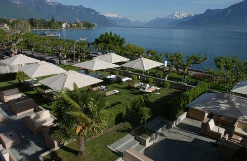vue-lac-terrasse-Hotel-Des-Trois-Couronnes-suisse-Hoosta-magzine