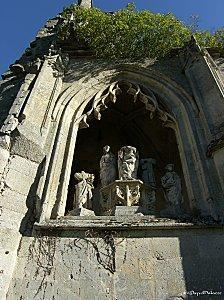 Abbaye de la Victoire statues du XVIe siecle