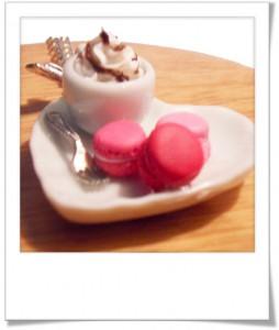Assiette de macarons et café gourmand