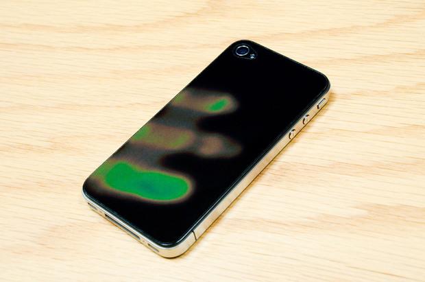 Le Skin iPhone 4 - 4S, réagissant à la chaleur (humaine)...