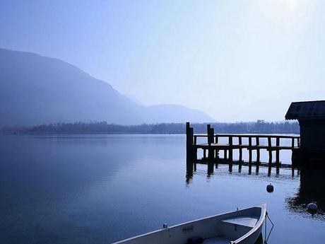 La commune de Doussard, au sud du lac d'Annecy, est un point d'entrée de la réserve naturelle du marais du Bout-du-Lac (Rhône-Alpes, France).
