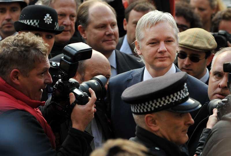 <b></div>Extradé</b>. La Haute cour de Londres a confirmé mercredi l'extradition du fondateur de WikiLeaks Julian Assange, vers la Suède. Ce jugement survient après onze mois de bataille juridique. Les deux juges chargés du dossier ont rejeté dans leurs attendus les arguments de la défense selon laquelle la demande d'extradition de l'Australien, recherché en Suède pour une affaire de viol et agressions sexuelles présumées, était «injuste et contraire à la loi». Julian Assange dispose de quatorze jours pour faire appel. 