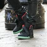 nike air yeezy 2 black pink another look 08 150x150 Nike Air Yeezy 2 Black–Pink 