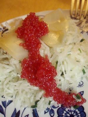 Salade de radis noir au gingembre et aux oeufs de lompe