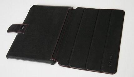Un étui en cuir style Smartcover pour la Galaxy Tab  10.1