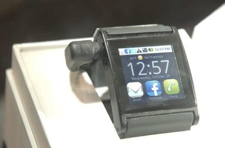 I’m Watch, première « smartwatch »