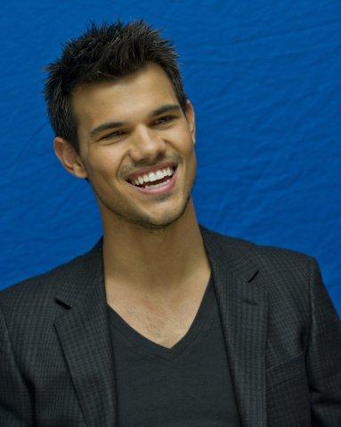 Taylor Lautner:Confèrence de Presse Photos