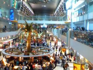 dubai1 300x225 Flashmob à laéroport de Dubai 