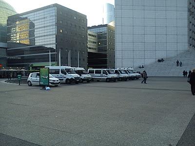 Yes we camp! Les indignés de La Defense