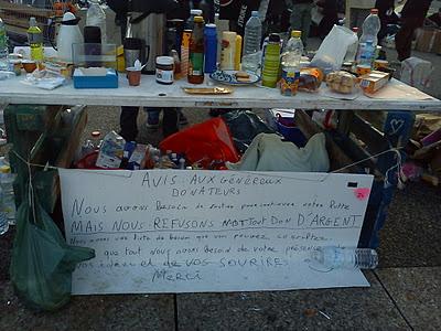 Yes we camp! Les indignés de La Defense