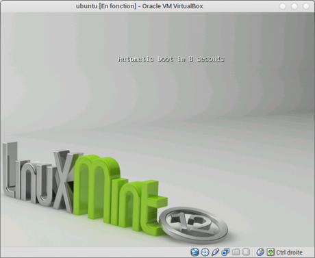 Linux Mint 12 RC 001 560x460 Linux Mint 12 Lisa Release Candidate Screenshot Tour