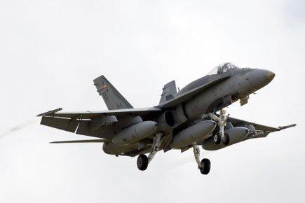 Des F-18 canadiens participent à la zone d'exclusion aérienne en Libye