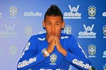 Neymar reste pour l'instant au Brésil