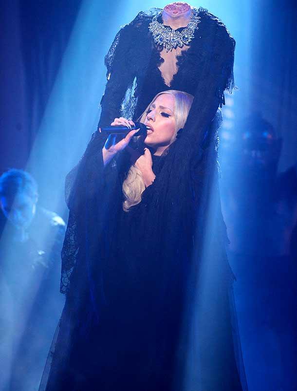 NOUVELLE PRESTATION : LADY GAGA – MARRY THE NIGHT (LIVE @ X FACTOR UK)