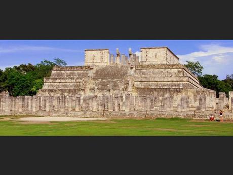 Temple des guerriers du Jaguar sur le site de Chichén Itzá dans le Yucatán, au Mexique