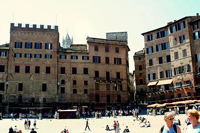 Mange (prie) ((aime))