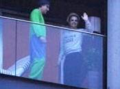 Britney salue fans balcon hôtel