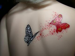 Butterfly With Name On Shoulder Blade imagen  tatuaje Imágenes  babette   Imágenes españoles imágenes