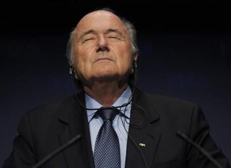 Blatter signalé hors-jeu