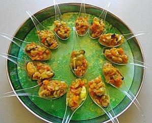 RECETTES DE FETES AMUSES BOUCHES ESABECHE DE MOULES AUX PETITS LEGUMES ET CURCUMA