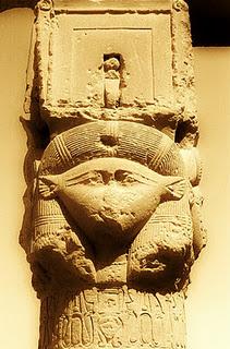 Colonne Hathor à Dendérah