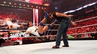 Lors du Raw du 14 novembre 2011 Santino Marella est agressé par Kevin Nash