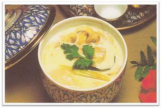 La recette Noix de coco : Tom Kha Gai (recette thaïlandaise) = Soupe de poulet parfumée à la citronnelle et au galanga