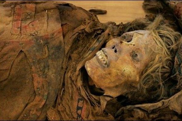 Il collectionnait 29 cadavres momifiés