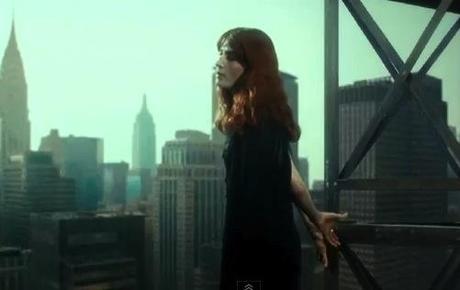 « No Light, No Light », le nouveau clip de Florence + The Machine