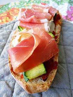 Tartine au  fromage de chèvre et jambon de parme