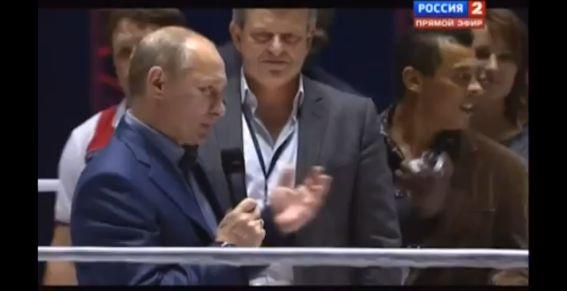 Vladimir Poutine hué pour la première fois en public