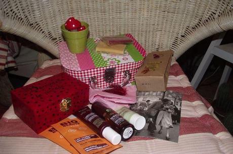 Le swap de Joufflette : les photos récap' ! http://img100.imageshack.us/img100/7269/colisenvoyparannabelle.jpg