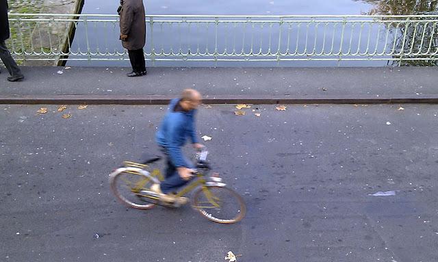Un dimanche de novembre sur le pont Dieu