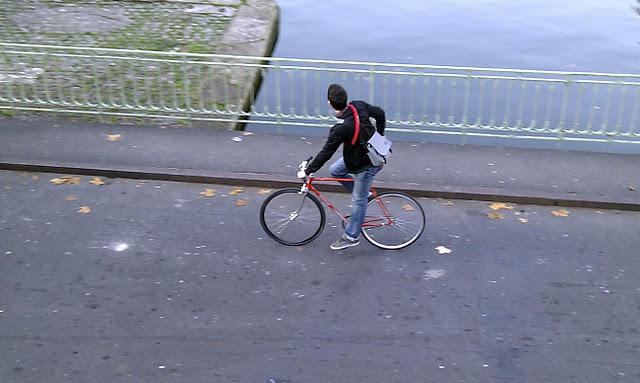 Un dimanche de novembre sur le pont Dieu