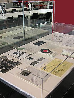 Les collections kANDINSKY dans les expositions et les accrochages vitrine1