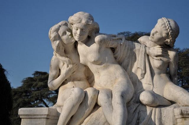 Au parc de la Tête d'Or, les feuilles mortes se ramassent à la pelle...