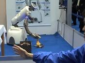 Yaskawa Electric SmartPal robot utilisant Kinect pour ranger jouets