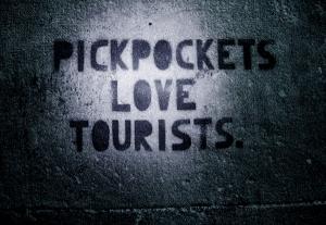 Pickpockets-love-tourists_tag_prevention