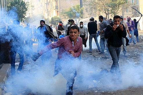 En Égypte, les affrontements s'intensifient place Tahrir