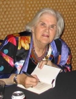 Décès d'Anne McCaffrey, la romancière de « fantasy » Décès d'Anne McCaffrey, la romancière de « fantasy »