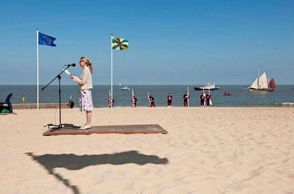 photo humour insolite tapis volant ombre drapeau