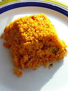 Dome de semoule à la tomate et aux petits légumes