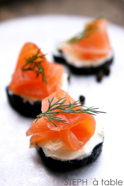 Recette apéritif de fête # 1: Tapas de quenelles noires au saumon fumé et aneth