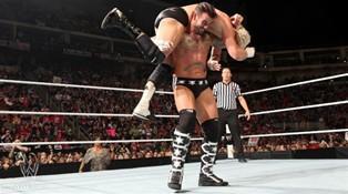 Le nouveau Champion de la WWE, CM Punk, vainqueur de Dolph Ziggler grâce à son GTS
